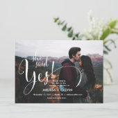 ze zegt ja Bewaar de datum kalligrafie kaart v2 (Staand voorkant)