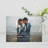 ze zegt ja Sparen de datum kalligrafische kaart v3 (Staand voorkant)