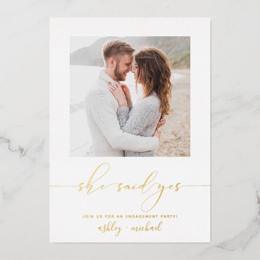 Ze zei dat de Calligrafie Engagement Party Gold Folie Uitnodiging (Voorkant)