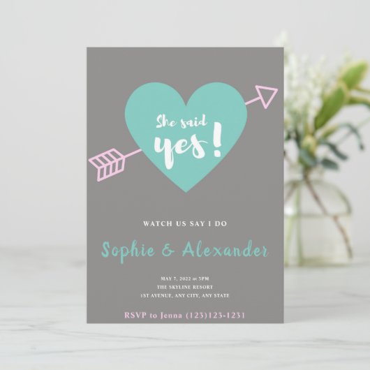 Ze zei dat ze uitnodiging was voor een huwelijk (Staand voorkant)