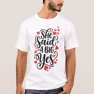 Ze zei een groot ja Stout trouwplan aangekondigd & T-shirt