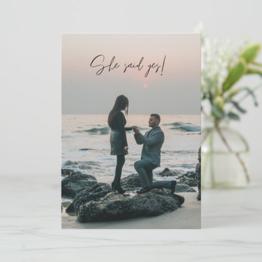 Ze zei ja Beach Photo Engagement Kaart (Staand voorkant)