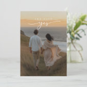 Ze zei ja Coastal Cliff Photo Vrijgezellenfeest Kaart (Staand voorkant)