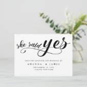 Ze zei ja eenvoudige minimalistische zwarte script save the date (Staand voorkant)