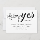 Ze zei ja eenvoudige minimalistische zwarte script save the date (Voorkant)