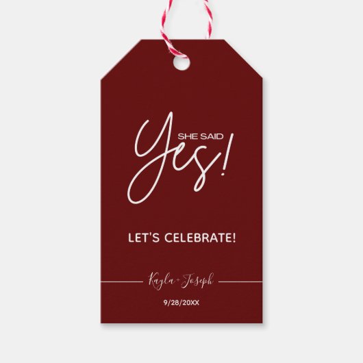 Ze zei ja Engagement party Burgundy Gift Label Cadeaulabel (Voorkant)