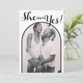 Ze zei ja in Photo Arch Engagement Party Modern Kaart (Staand voorkant)