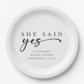 Ze zei ja Minimalistisch Script Bruiloftsfeest Papieren Bordje (Voorkant)