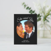 Ze zei: Ja Modern Foto Save the Date - zwart Aankondigingskaart (Staand voorkant)