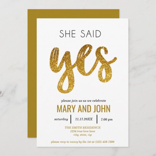 Ze zei ja Modern Gold Glitter Engagement Party Kaart (Voorkant / Achterkant)