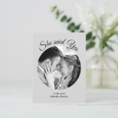 Ze zei ja Modern Photo Save the Date - grijs Aankondigingskaart (Staand voorkant)