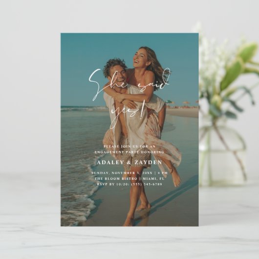 Ze zei ja strand foto bruiloft verlovingsfeest kaart (Staand voorkant)