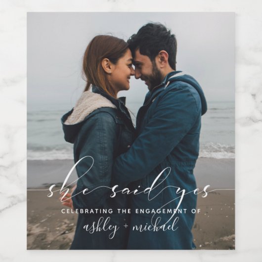 Ze zei ja tegen kalligrafie Foto Engagement Wijn Etiket (Enkel label)