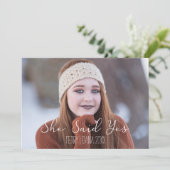 Ze zei ja, Typografie Wedding Annoucement Feestdagenkaart (Staand voorkant)