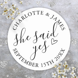 Ze zei ja, verlovingsfeest zwart op wit ronde sticker