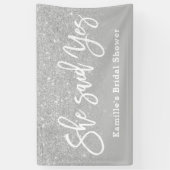 Ze zei ja vrijgezellenfeest grijs zilver glitter spandoek (Verticaal)
