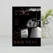 Ze zei ja zwart foto Verloving aankondiging (Staand Voorkant)