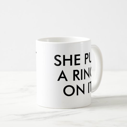Ze zette een ring op het Mok Verloving Valentijnsd (Voorkant rechts)