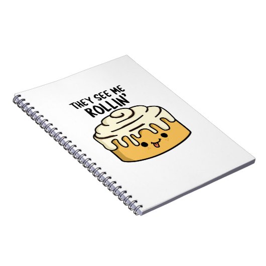 Ze zien me rollen Grappige kaneelrol grap  Notitieboek (Rechterzijde)