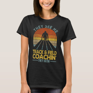 Ze zien me volgen en het veld van de veldcoachin t-shirt