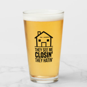 Ze zien mij als het sluiten van een echte agent glas