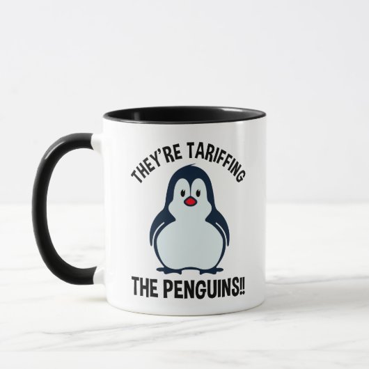 Ze zijn de pinguïns aan het opjagen! mok (Links)