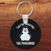 Ze zijn de pinguïns aan het opjagen! sleutelhanger (Voorkant)