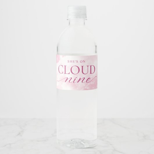 Ze zit op Cloud Nine Pink Vrijgezellenfeest Waterfles Etiket (Voorkant)