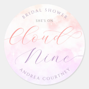 Ze zweeft op wolk negen Roze Pastel Bruiloftsfeest Ronde Sticker