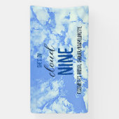 Ze zweeft op wolken! Bruidsfeest/hen's night Spandoek (Verticaal)