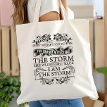 Ze zweep terug Ik ben het Storm Tote Bag<br><div class="desc">Ze zweep terug en ik ben de Storm Canvas tas. Ze hebben haar gegrift dat je het Storm niet kan weerstaan...  Ze draaide terug en ik ben het Storm. Prachtige motivatie prijsopgave voor haar. Ideaal voor de vrouw die kracht en een krijgsraad uitstraalt.</div>