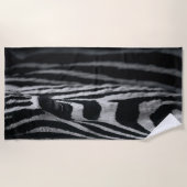 Zebra Close-up – Zwart-wit Dierenkunst Strandlaken (Voorkant)