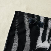 Zebra Close-up – Zwart-wit Dierenkunst Strandlaken (In situ)