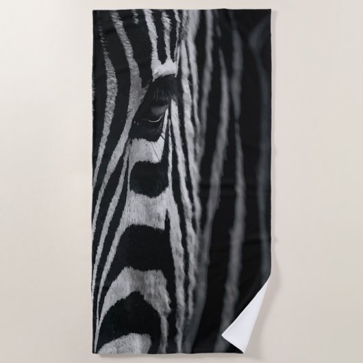 Zebra Close-up – Zwart-wit Dierenkunst Strandlaken (Voorkant)