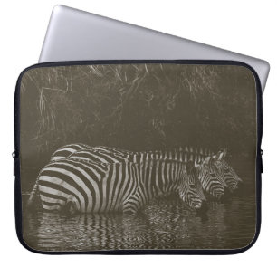 ZEBRA FAMILIE DRINK LAPTOP SLEEVE