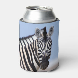 Zebra kijkt naar je met blauwe hemelfoto blikjeskoeler