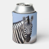 Zebra kijkt naar je met blauwe hemelfoto blikjeskoeler (Blikje Achterkant)