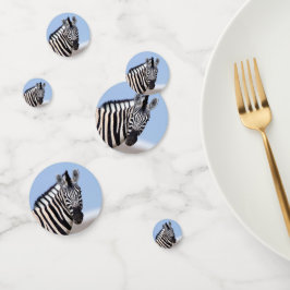 Zebra kijkt naar je met blauwe hemelfoto confetti