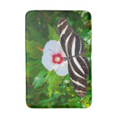 Zebra longwing vlinder op een Hibiscus Red Heart Badmat (Voorkant Verticaal)
