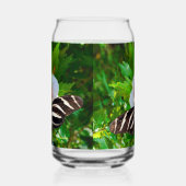 Zebra longwing vlinder op een Hibiscus rood T-shir Blikvorm Glas (Links)