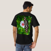 Zebra longwing vlinder op een Hibiscus rood T-shir T-shirt (Achterkant volledig)