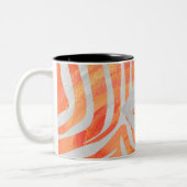 Zebra Monogram Oranje en wit Tweekleurige Koffiemok (Links)