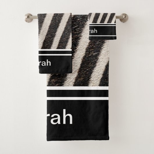 Zebra Print Black en White Pattern Monogram Bad Handdoek (Insitu)