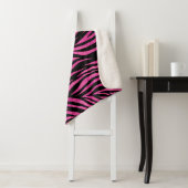 Zebra Print Black Hot Pink Sherpa Deken (In situ)