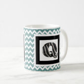 Zebra Print Letter "Q" op Blauwgroen/witte Chevron Koffiemok (Voorkant rechts)