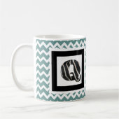 Zebra Print Letter "Q" op Blauwgroen/witte Chevron Koffiemok (Links)
