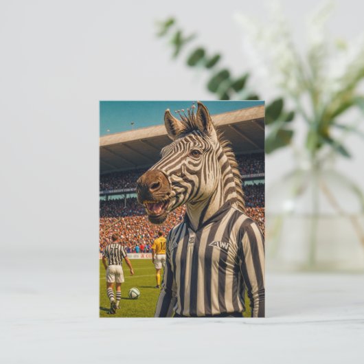 Zebra scheidsrechter bij een voetbalwedstrijd briefkaart (Staand voorkant)