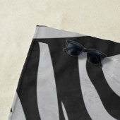 Zebra Stripe Black en White Texture Print Pattern Strandlaken (In situ)