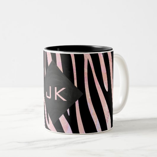 Zebra zwart-roze monogram tweekleurige koffiemok (Voorkant rechts)