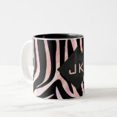 Zebra zwart-roze monogram tweekleurige koffiemok (Voorkant links)